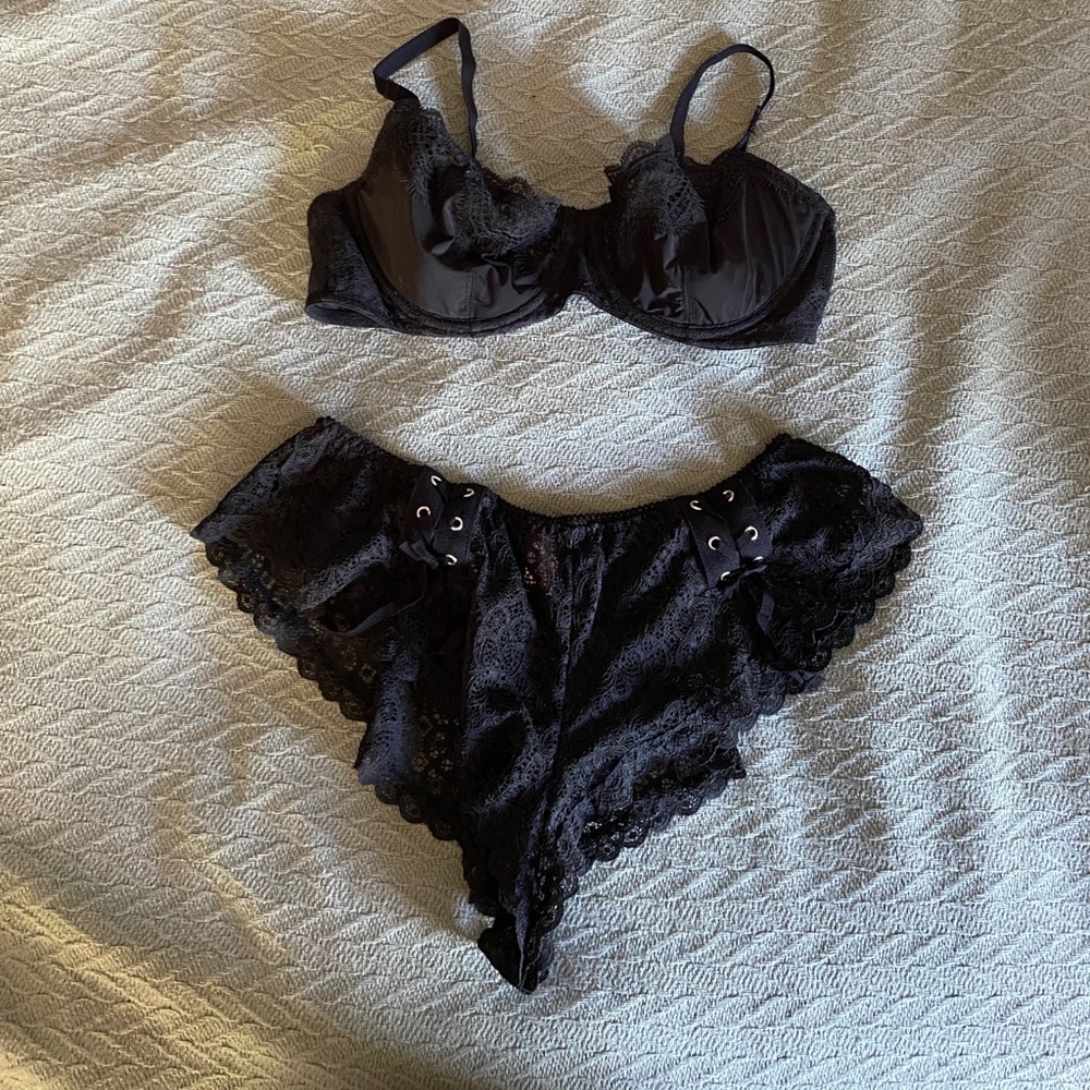 34C and Small Victoria Secret set